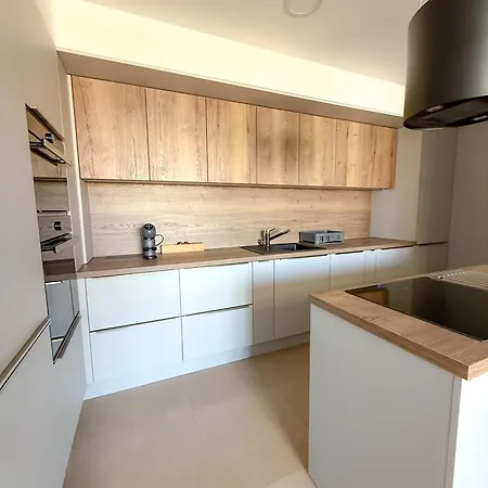 Urban Nest Apartment *