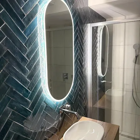 Urban Nest Apartment *