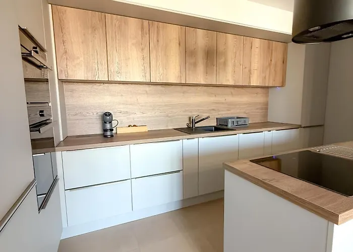 Urban Nest Apartment *