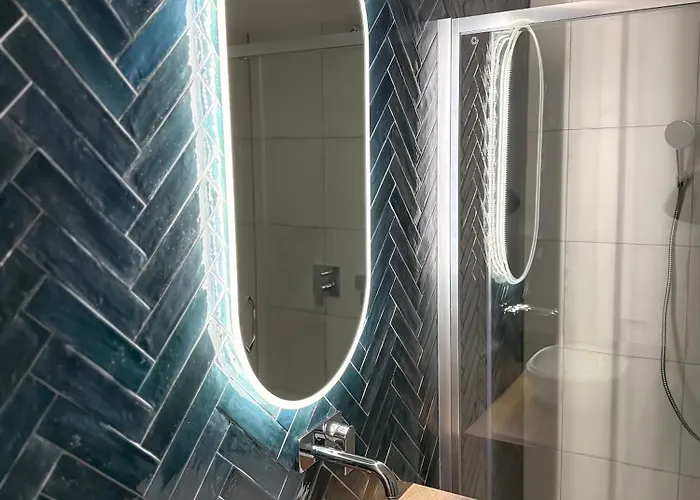 Urban Nest Apartment *